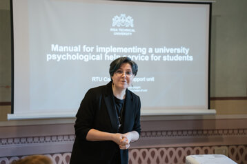 0aa7a64d-681d-49e3-a0d8-e9fe392e5755