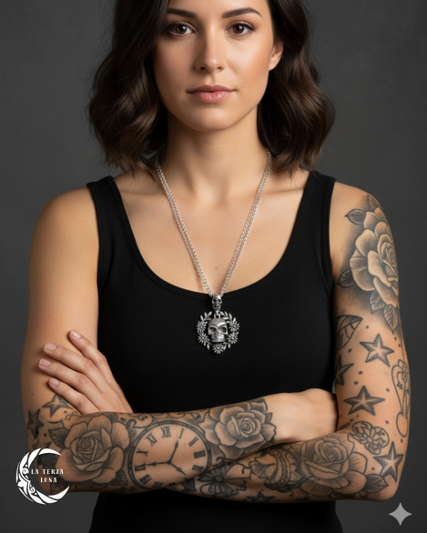 collana teschio e margherite