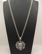 collana-teschio-con-margherite