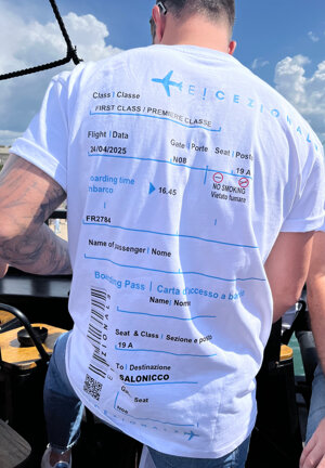 Souvenir originale per viaggiatori: maglietta TravelTee personalizzata