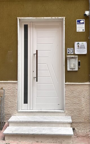 porta ingresso strada.jpeg