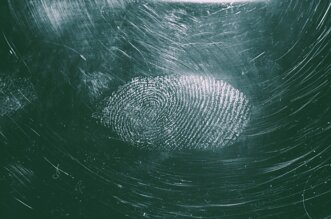 Lesioni, maltrattamenti, resistenza a pubblico ufficiale, diffamazione