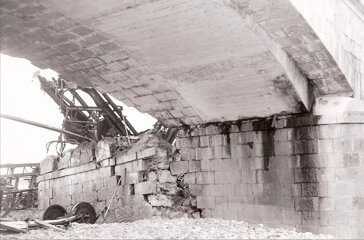cedimento pila ponte ferroviario sul torre.jpeg cedimento pila ponte ferroviario sul torre.jpeg