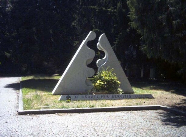 monumento unms udine.jpeg monumento unms udine.jpeg