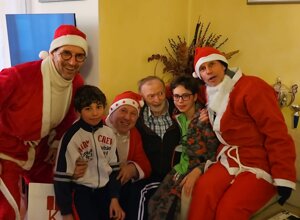 Babbi Natali con gli anziani Babbi Natali con gli anziani