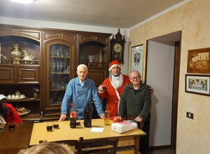 Babbi Natali con gli anziani Babbi Natali con gli anziani