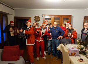 Babbi Natali con gli anziani Babbi Natali con gli anziani
