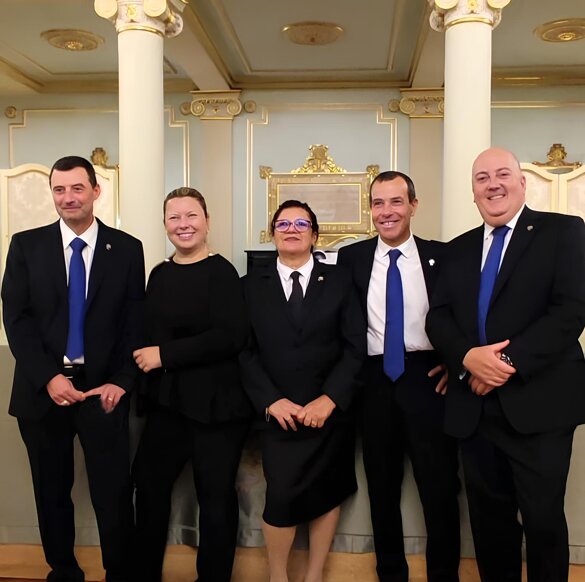 fdc7a42a-2b35-49b0-bfc3-ec1dfdddf92e fdc7a42a-2b35-49b0-bfc3-ec1dfdddf92e