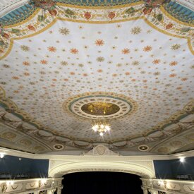 Teatro La volta, sapientemente restaurata pittoricamente dal M° C. Olmastroni