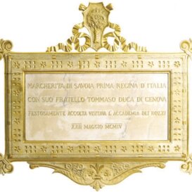 Sala degli Specchi Lapide posta per la visita della Regina Margherita nel 1904