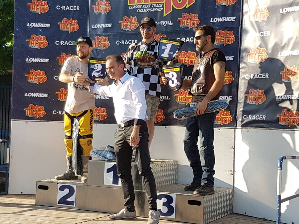 e9e2b4a2-9933-4a90-9fb5-c12feeb07fc9 e9e2b4a2-9933-4a90-9fb5-c12feeb07fc9