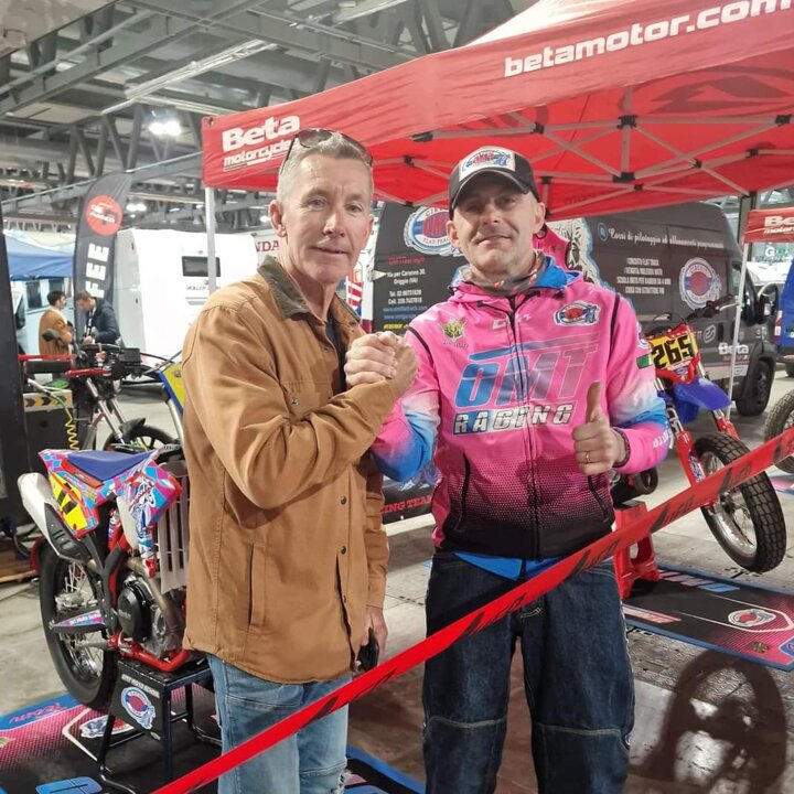 c4721e32-1e39-40f5-ad12-e5e9a4e61e8a c4721e32-1e39-40f5-ad12-e5e9a4e61e8a