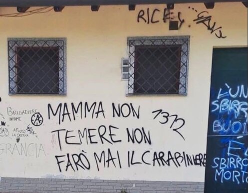 lainate-scritte-contro-i-carabinieri-.jpeg