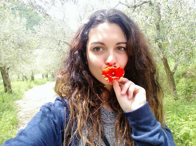 eyJlbiI6IkFsaW5hIE1hcmNoZXR0YSwgcmFnYXp6YSBuZWxsYSBwcmltYXZlcmEgZGkgdW4gZmlvcmUifQ==