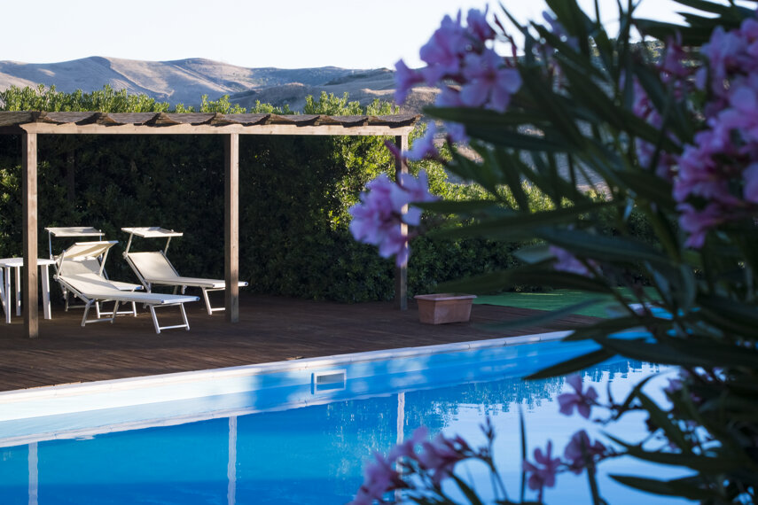 132868b8-6093-4575-a526-d4aa9e9d906c 132868b8-6093-4575-a526-d4aa9e9d906c