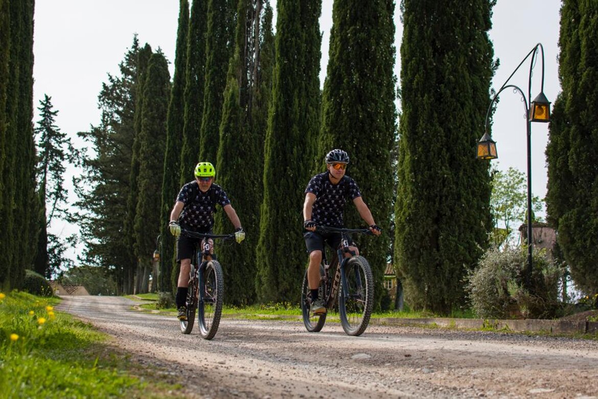 6fad814d-385f-43d5-8a4a-0e1b3d49f844