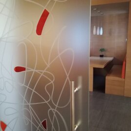 ASTRATTO decoro sabbiato su satinato con colore