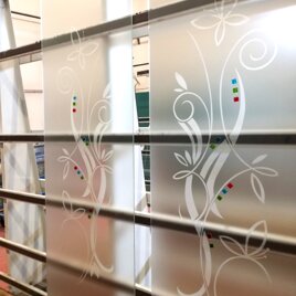 FELICITY decoro sabbiato su satinato con murrine