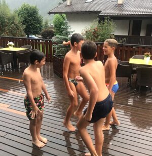 Under 14 - la pioggia presa con filosofia