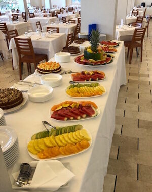Buffet di frutta fresca e Torte