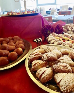 Puffet di Cannoli Siciliani Coda D'aragosta e Babà