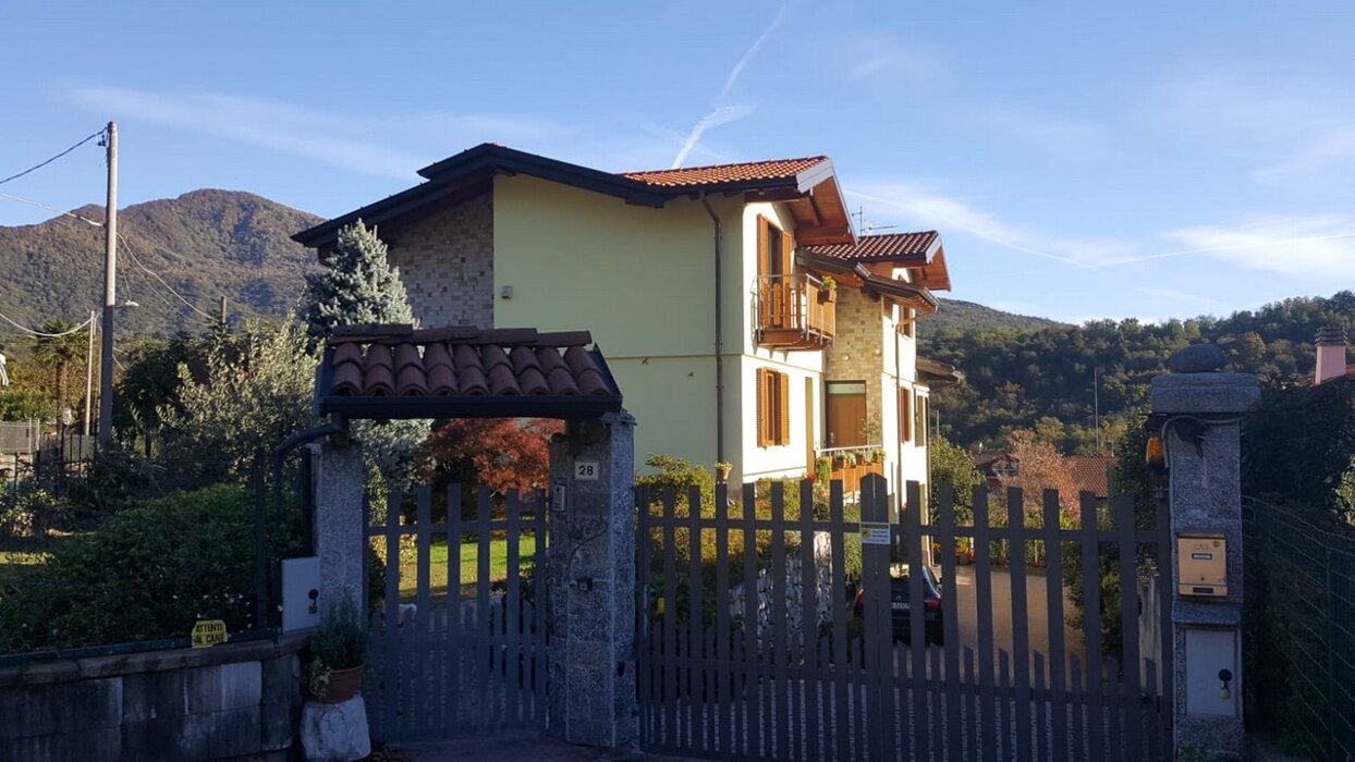 ee3a8af4-b1d8-4962-a060-7b240da55f59 ee3a8af4-b1d8-4962-a060-7b240da55f59