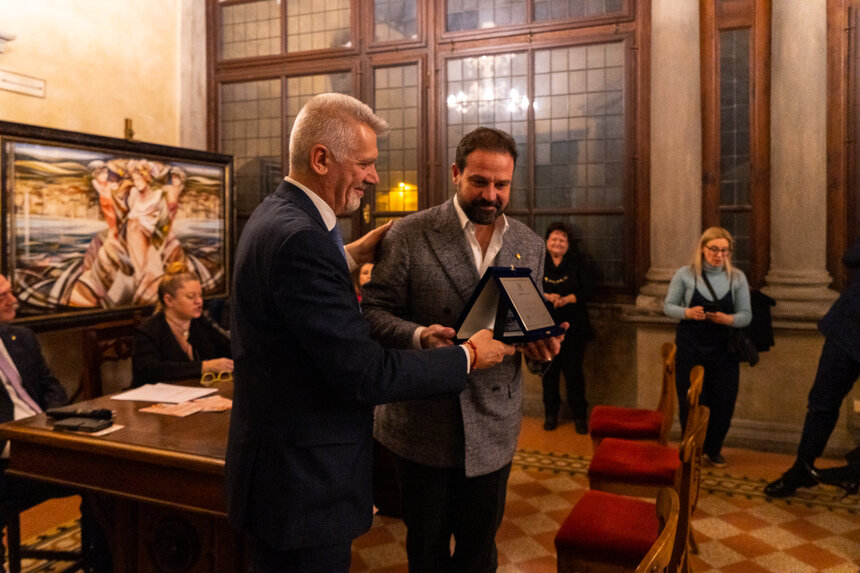 50f1a518-9991-42ad-96aa-7b645b1b5f2b 50f1a518-9991-42ad-96aa-7b645b1b5f2b