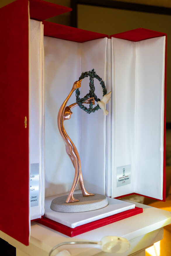 4ffac605-dcd0-4812-a957-859d3c8194eb 4ffac605-dcd0-4812-a957-859d3c8194eb