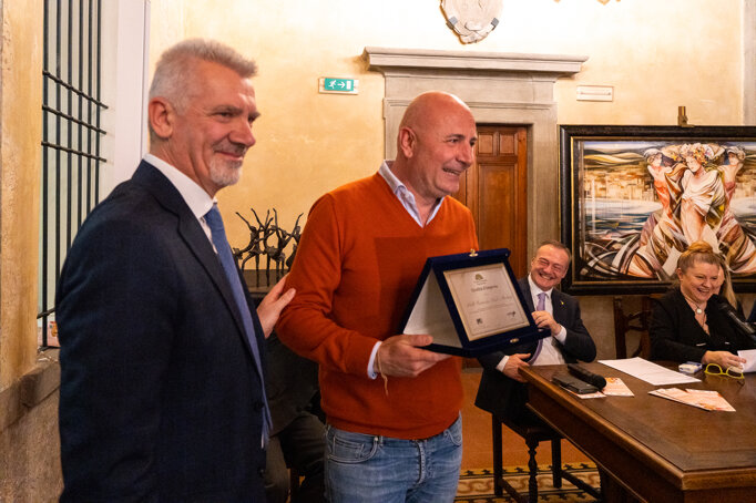 dba026c8-8923-4fa3-95ea-c4243f4f6bfd dba026c8-8923-4fa3-95ea-c4243f4f6bfd