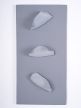 Eccessi (Dissonanze, bianco e grigio), 2024 Vai alla pagina dedicata