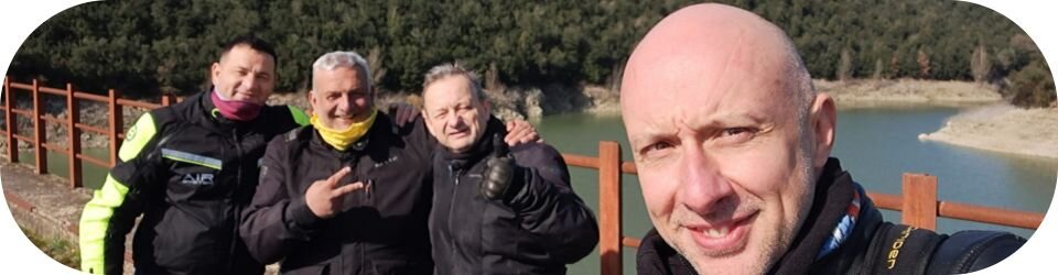 Domenica di sole e curve: un'avventura in moto tra amici Domenica di sole e curve: un'avventura in moto tra amici