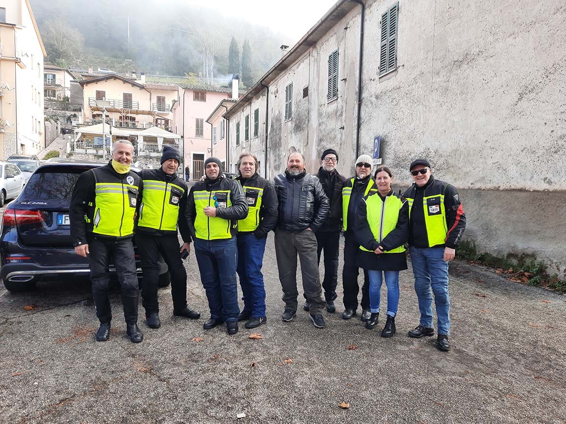 Chi va in moto a Capodanno, va in moto tutto l'anno! Chi va in moto a Capodanno, va in moto tutto l'anno!