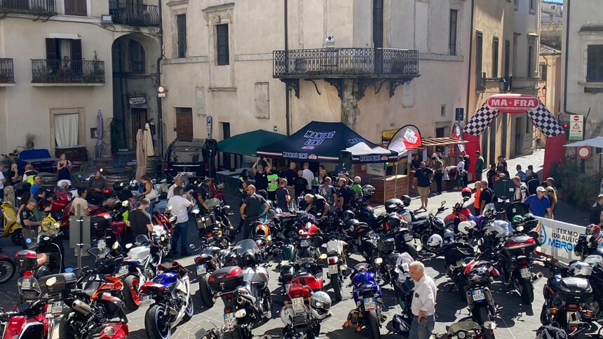 40a7e441-6691-4006-a433-781d2701af92