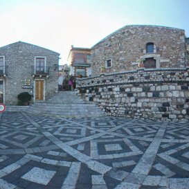 CASTELMOLA Piazza Sant'Antonino CASTELMOLA Piazza Sant'Antonino