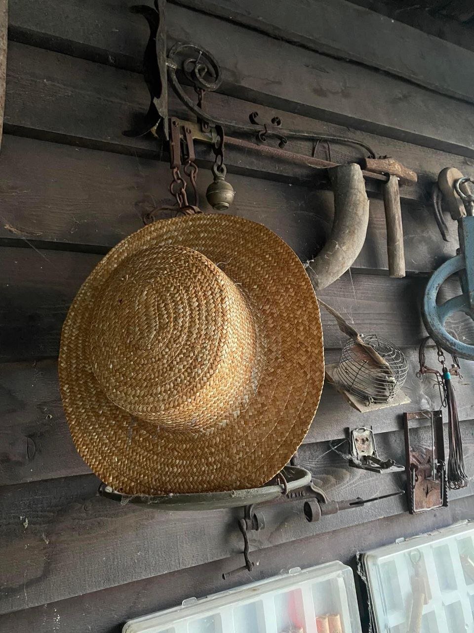 Il cappello di paglia - discorsi rurali sotto il portico (quando i vecchi oggetti ci parlano)