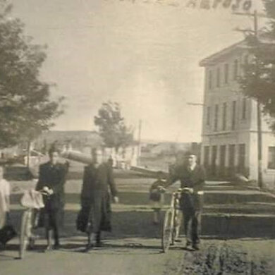 Carretera Madrid, al fondo Puente del Castro.