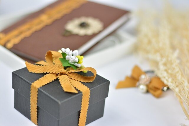 gift-box-2426119_640.jpeg gift-box-2426119_640.jpeg