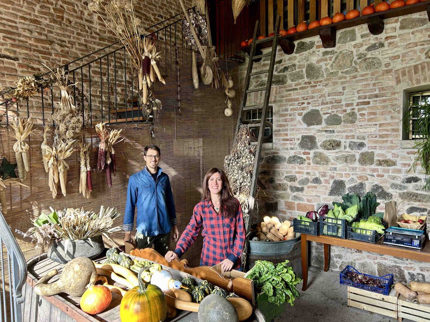 Punto vendita agricolo km0 ortaggi freschi, prodotti da forno salumi sottaceti confetture succhi Punto vendita agricolo km0 ortaggi freschi, prodotti da forno salumi sottaceti confetture succhi