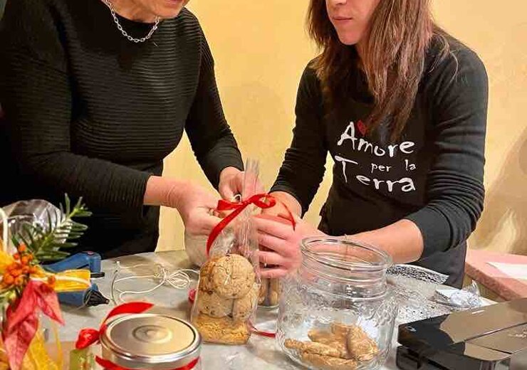 biscotti con decorazioni artigianali