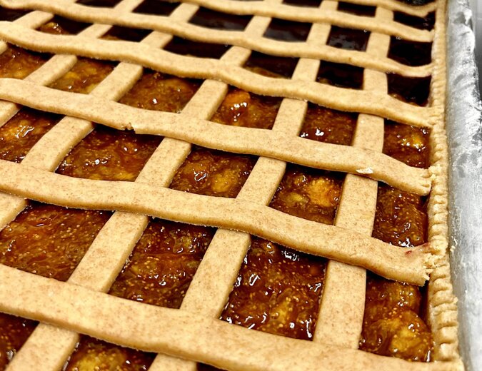 crostata integrale con confetture fatte in casa