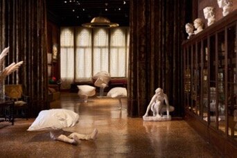 Venezia, Erwin Wurm in mostra al Fortuny