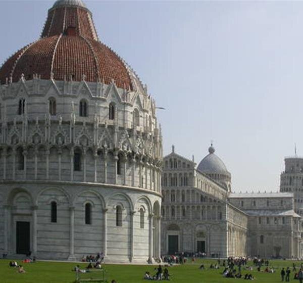 Piazza del Duomo a Pisa