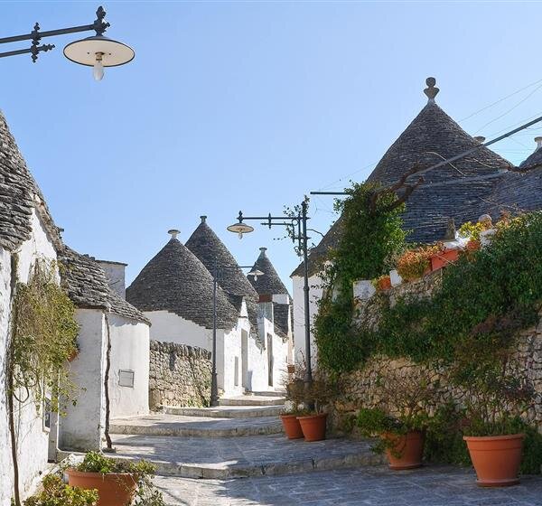 trulli-alberobello2.jpeg