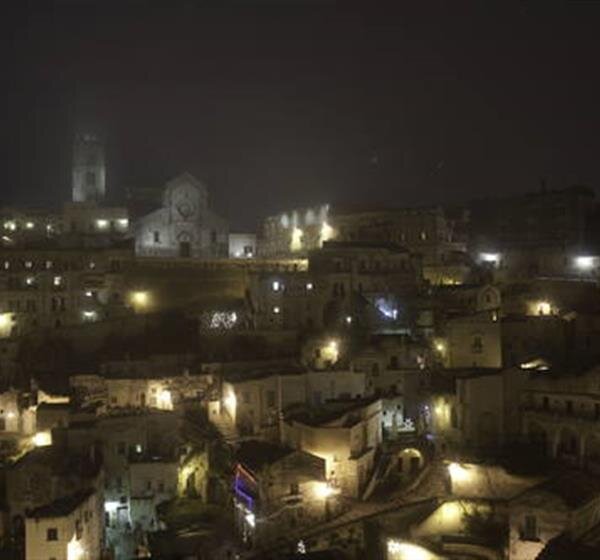 matera-di-notte.jpeg
