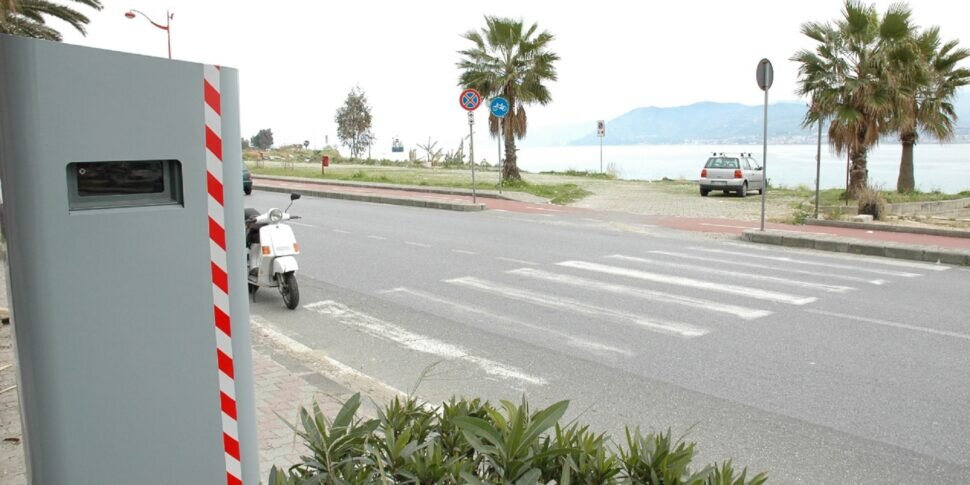Cabina autovelox su strada statale