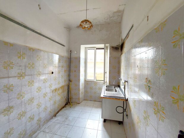 TRILOCALE in vendita in Via Ugo da Porta Ravegnana
