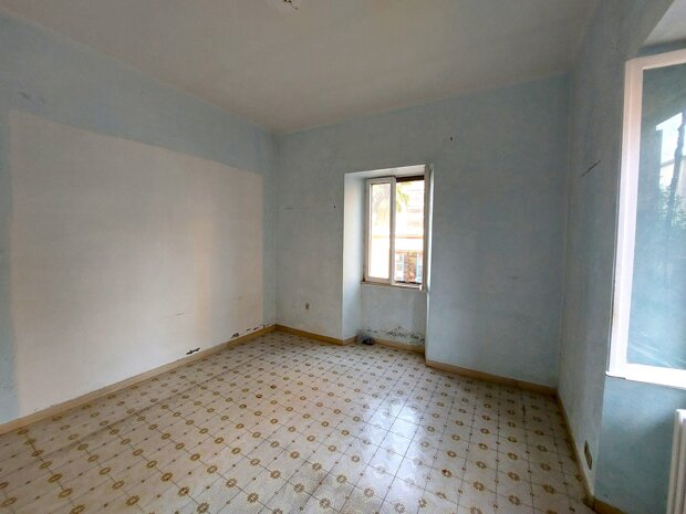 TRILOCALE in vendita in Via Ugo da Porta Ravegnana