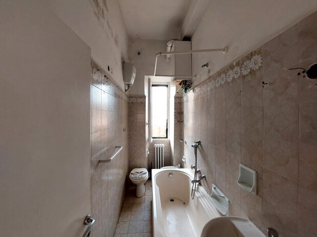TRILOCALE in vendita in Via Ugo da Porta Ravegnana