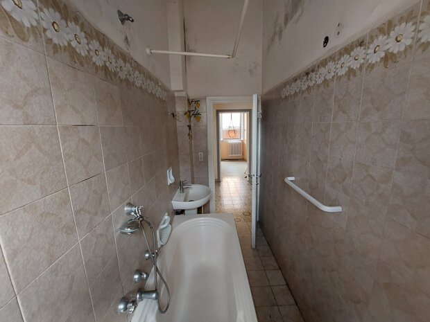TRILOCALE in vendita in Via Ugo da Porta Ravegnana