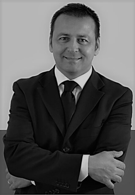 sandro bn.jpeg sandro bn.jpeg